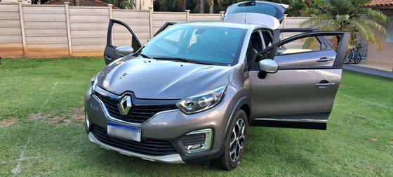 RENAULT CAPTUR 1.6 16V SCE FLEX BOSE X-TRONIC RENAULT CAPTUR 1.6 16V SCE FLEX BOSE X-TRONIC